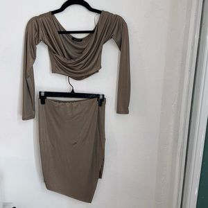 Open leg crop top gold / tan set